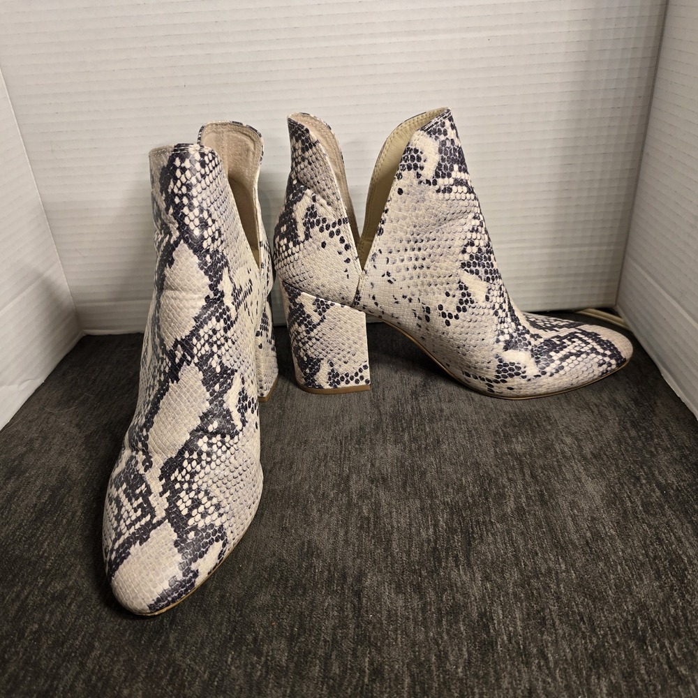 Steve Madden Boots Womens 10 M Rookie Bootie White Snakeskin Pull On Ankle Top